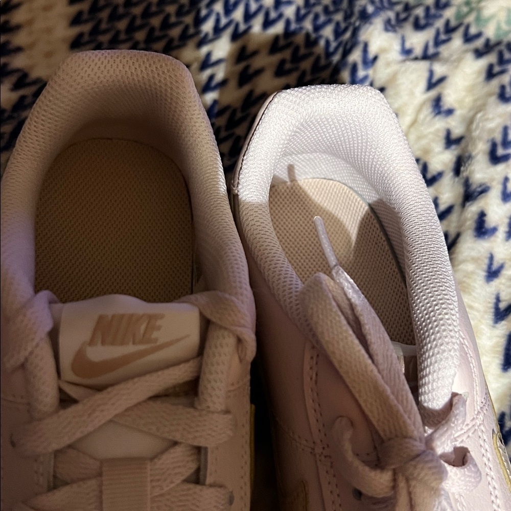 Nike Women's Light Pink and Beige Sneakers NEW - Picture 5 of 6